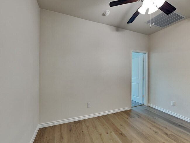 Building Photo - 2020 Saddle Wy