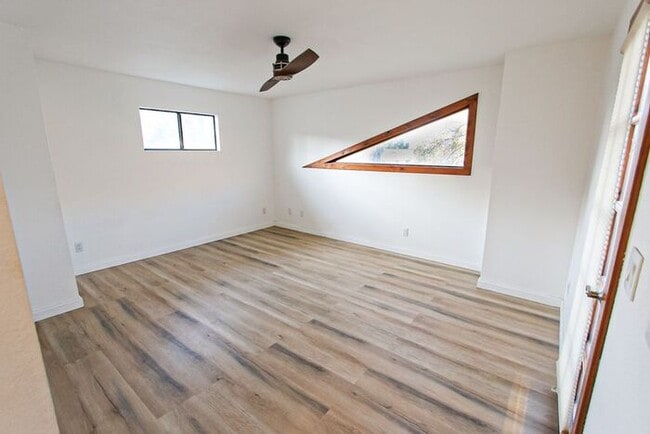 Building Photo - Modern 3 Bed Home for Rent in Riverside CA 92507 Garage Available