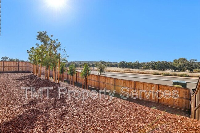 Building Photo - 1007 Bridger Dr