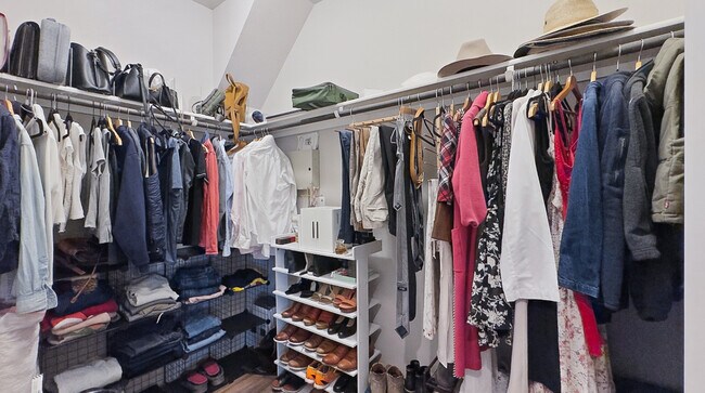 Building Photo - 223 Claremont Ave