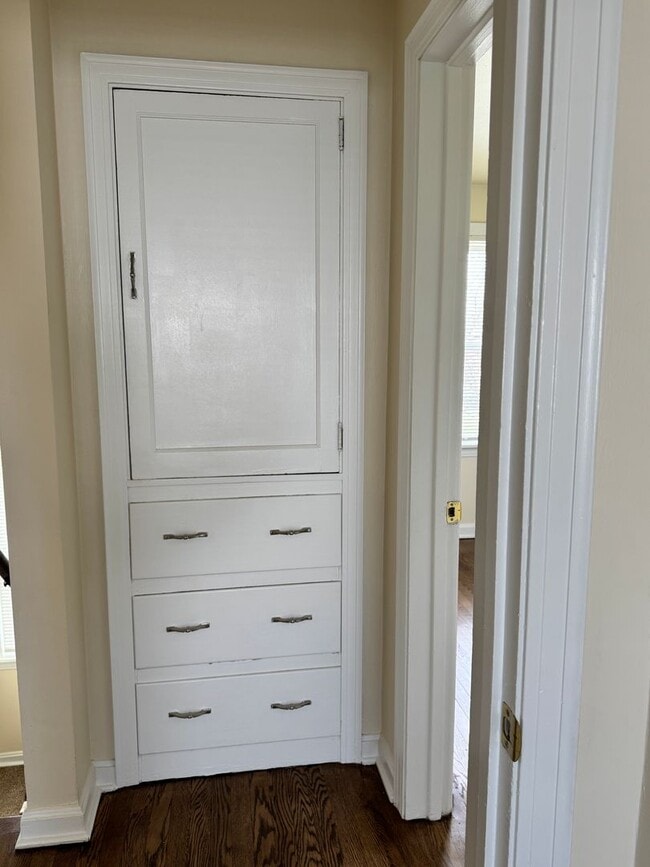 Building Photo - 625 Churchill Rd