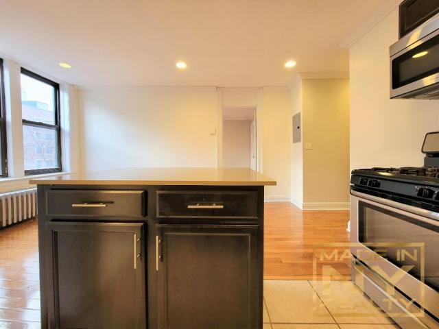 Building Photo - 1 bedroom in ASTORIA NY 11106