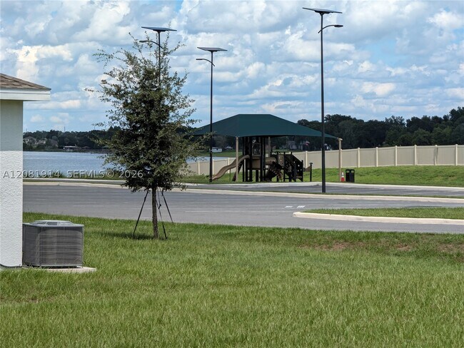 Building Photo - 890 Timberland Dr