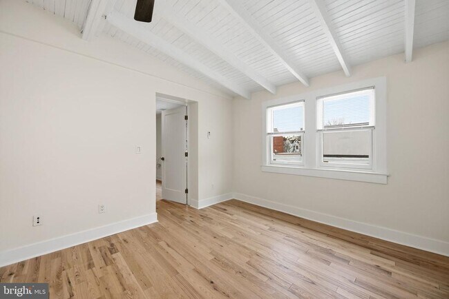 Building Photo - 1419 Wisconsin Ave NW