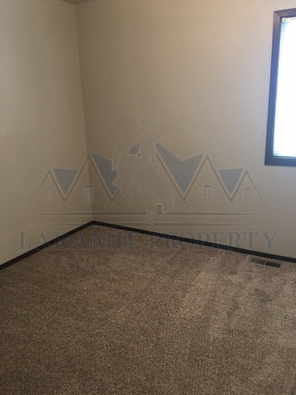 Building Photo - 802 E Canby St