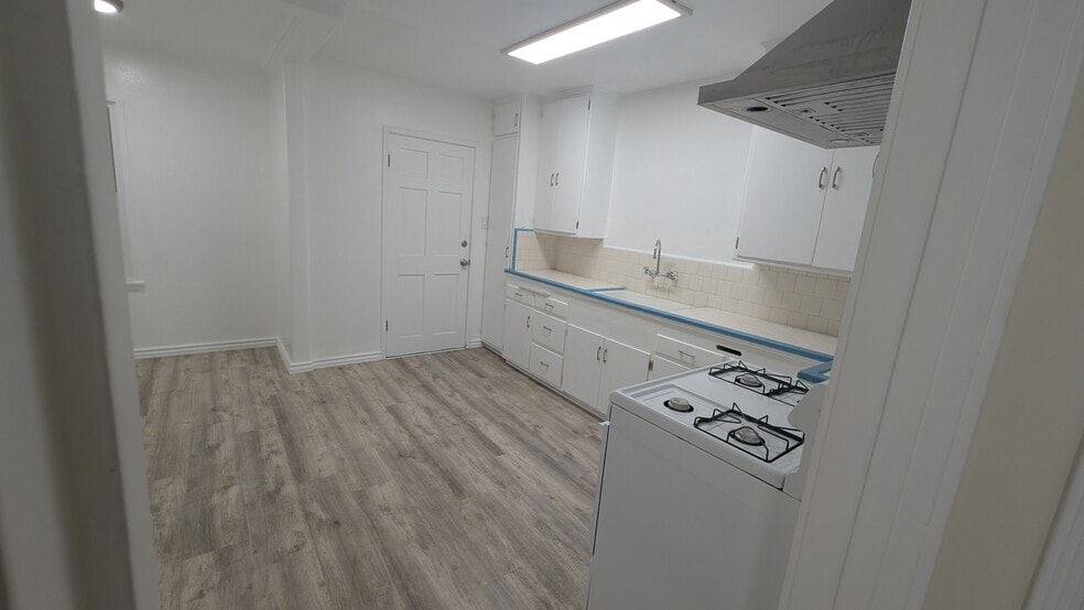 Building Photo - 312 W Olive St