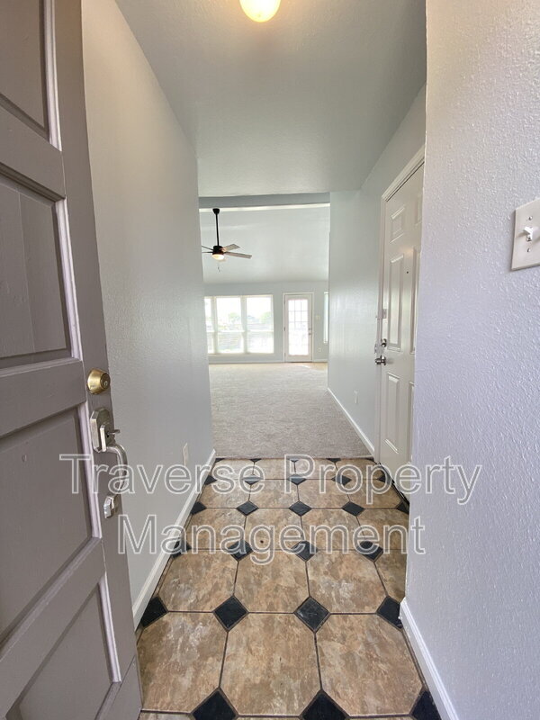 Building Photo - 2420 Springridge Dr
