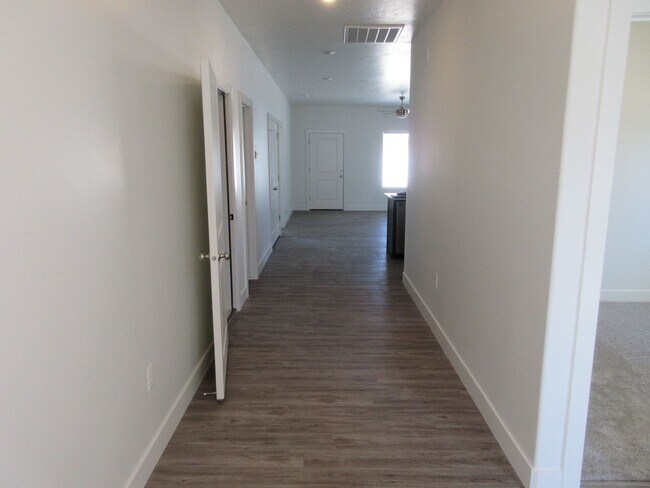 Building Photo - Newer Construction Single Level Twin Home ...