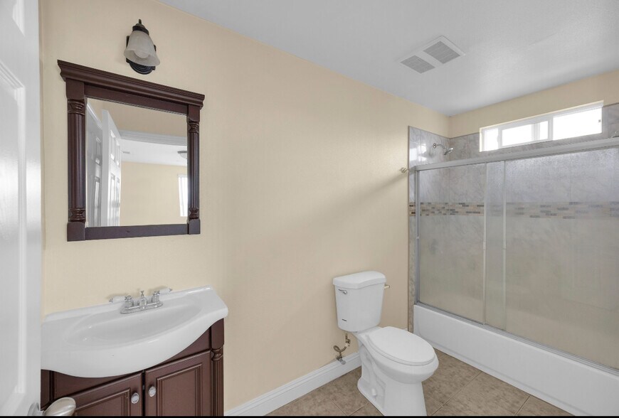 Building Photo - 338 E 36th St