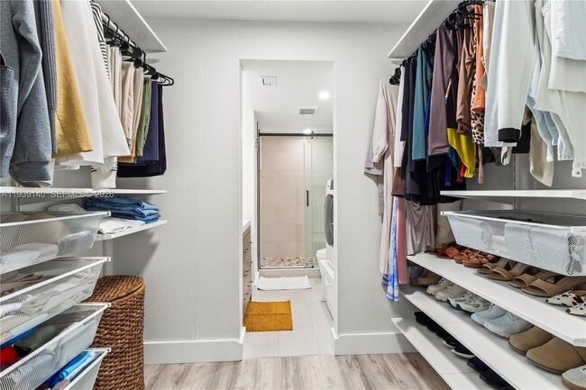 Building Photo - 9001 Jacaranda Ln