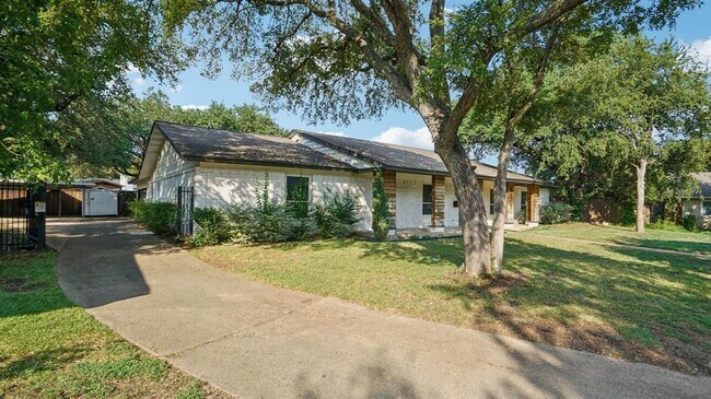 Building Photo - 3855 Crest Cove Cir