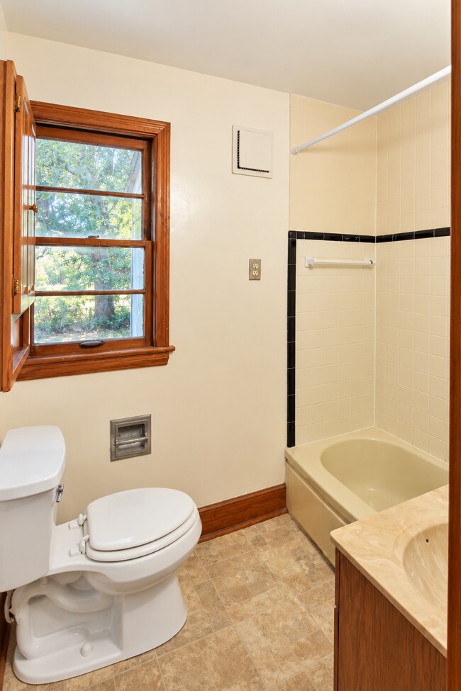 Building Photo - 131 3rd St