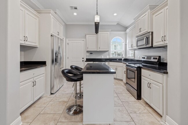 Building Photo - 5831 Weeping Willow Dr