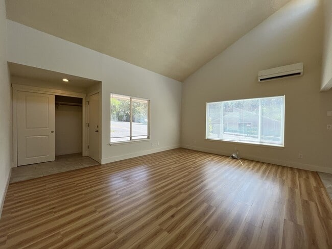 Building Photo - Bright and Airy Home with Stainless Steel Kitchen, Vaulted Ceilings & Washer + Dryer