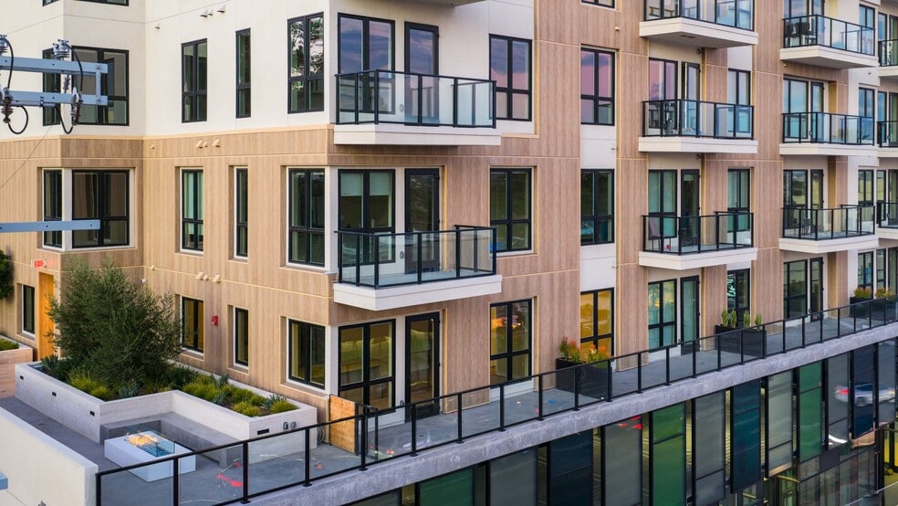 Building Photo - Skyview Sunset