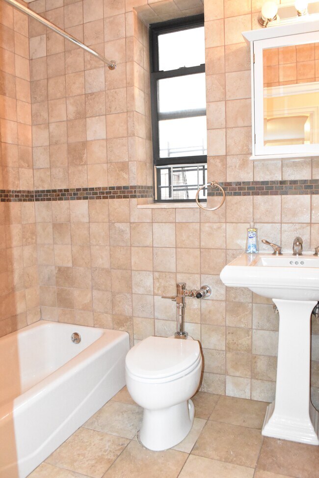 Building Photo - 570 Fort Washington Ave