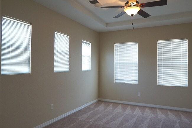 Building Photo - 35579 Domani Dr