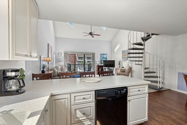 Building Photo - Seasonal Rental Available 9/10/25-3/31/26