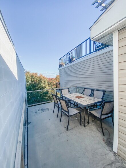 Building Photo - 1413 Anchor St