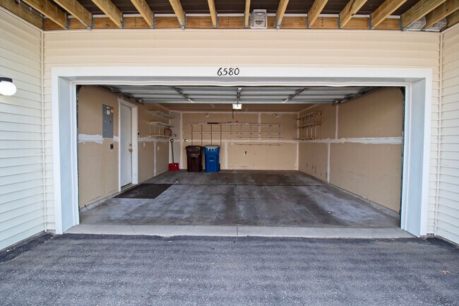 Building Photo - 6580 Olive Ln N