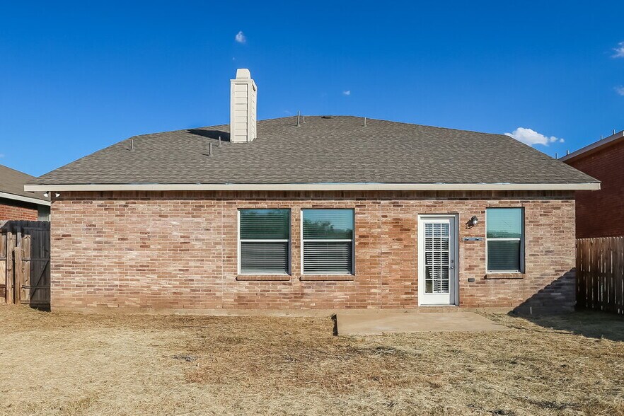 Building Photo - 621 Almandora Dr