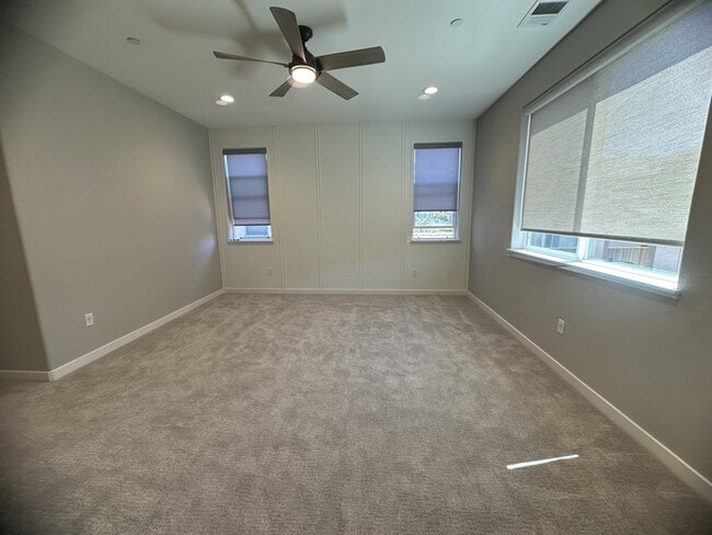 Building Photo - 515 Shearwater St