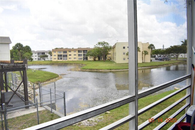 Building Photo - 8590 Sunrise Lakes Blvd