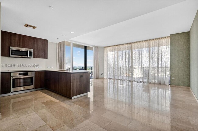 Building Photo - 88 SW 7th St