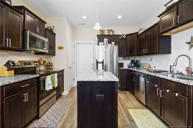 Building Photo - 50 Basswood Ct