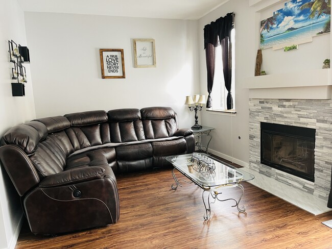 Building Photo - 1385 Redbridge Ct