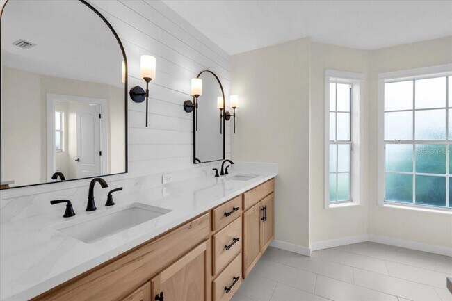 Building Photo - 5828 Sandy Pointe Dr