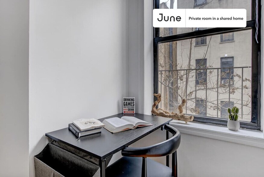 Building Photo - Contemporary ROOM at The Lexington House