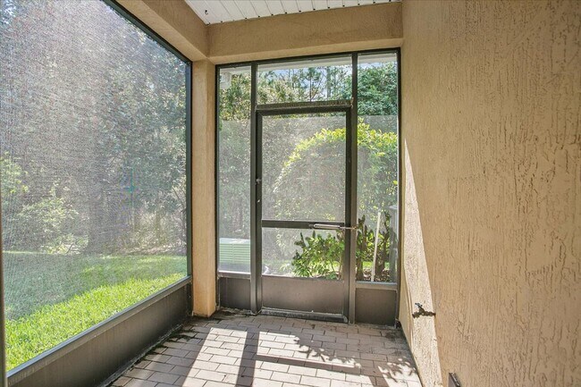 Building Photo - Beautiful Townhouse on preserve in highly ...