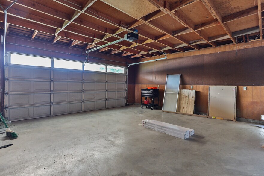 Building Photo - 205 E Old Mill Rd