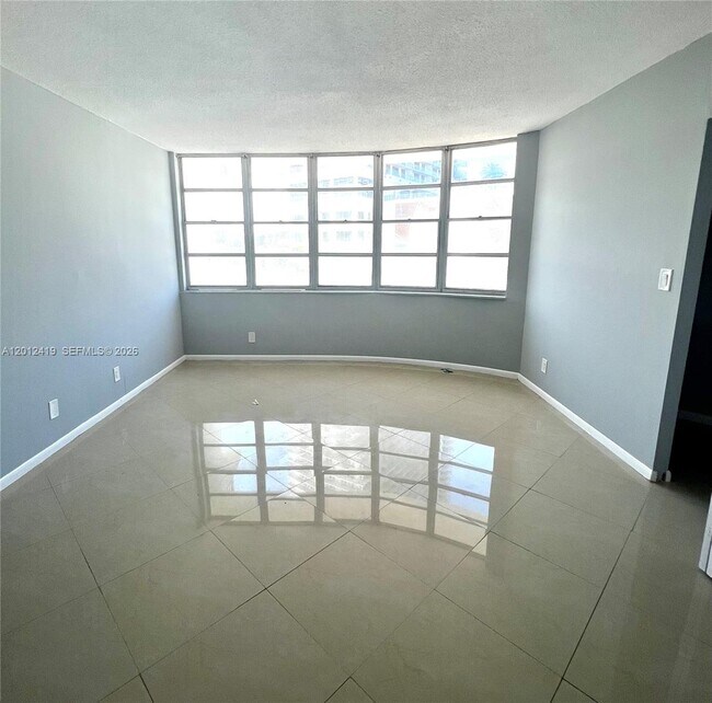 Building Photo - 1801 S Ocean Dr
