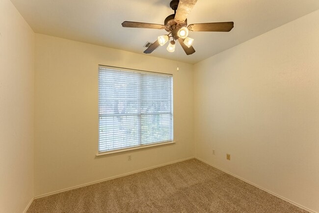 Building Photo - Alluring 3bd/2ba Lakeline Oaks Home in Cedar Park!