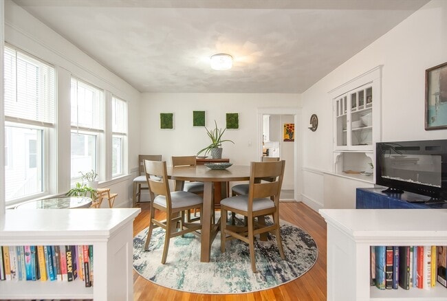 Building Photo - 48 Farquhar St