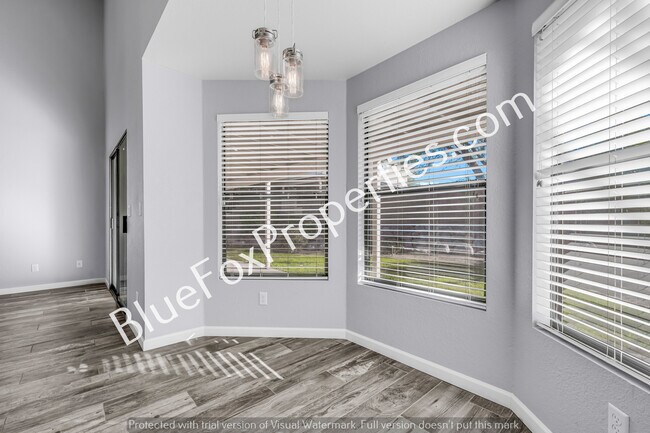 Building Photo - 9810 Amarosa