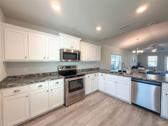 Building Photo - 392 Hilburn Ln