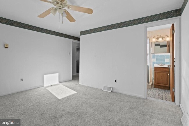 Building Photo - 18 Cobblestone Ln