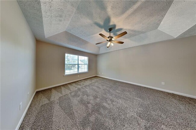 Building Photo - 565 Pine Valley Dr