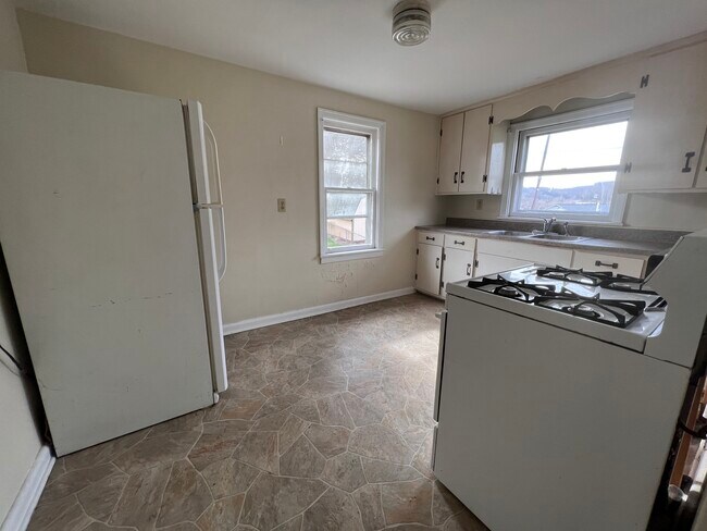 Kitchen - 101 Lough St