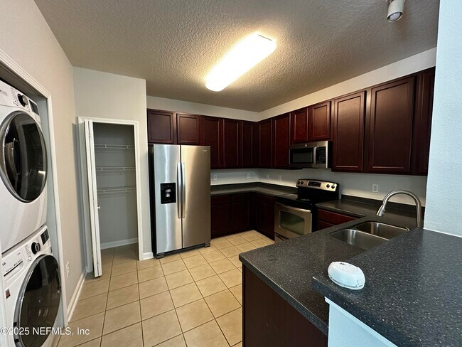 Building Photo - 4991 Key Lime Dr
