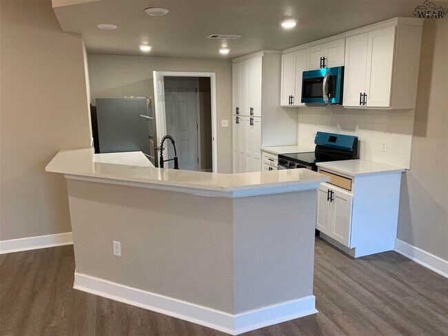 Building Photo - 442 W College St