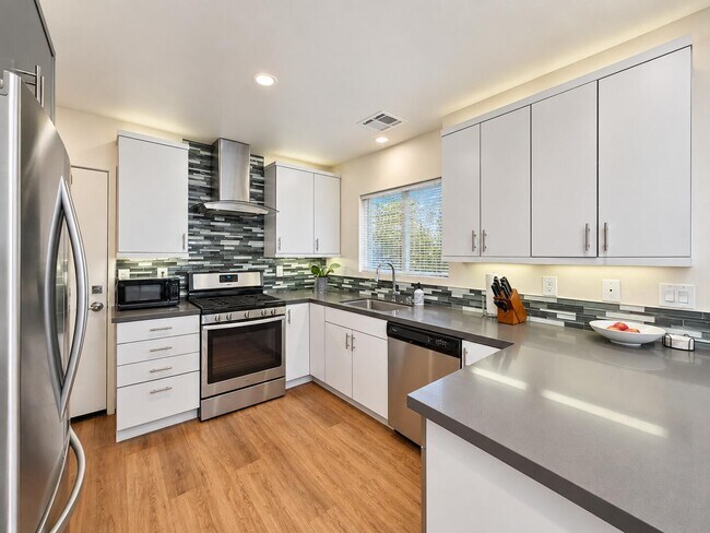 Building Photo - 72477 Rolling Knoll Dr
