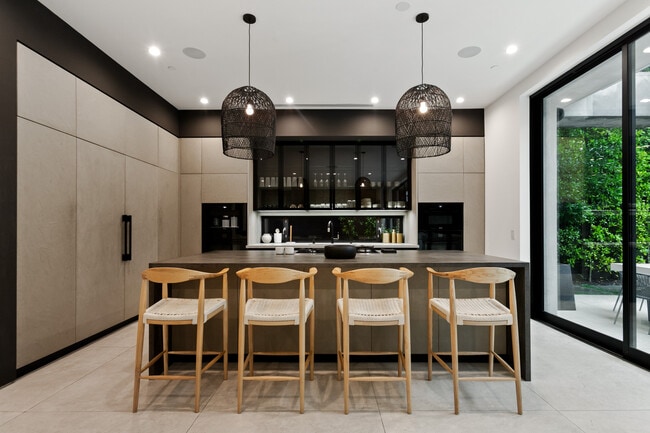 Building Photo - 356 N La Jolla Ave