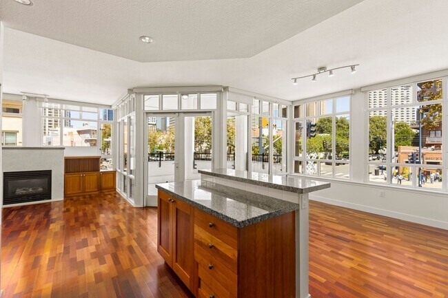 Building Photo - Stunning Marina District 2 Bedroom + a Lof...