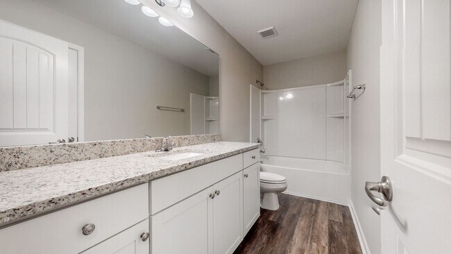 Building Photo - 3 Bedroom 2.5 Bathroom Townhome - The Comm...