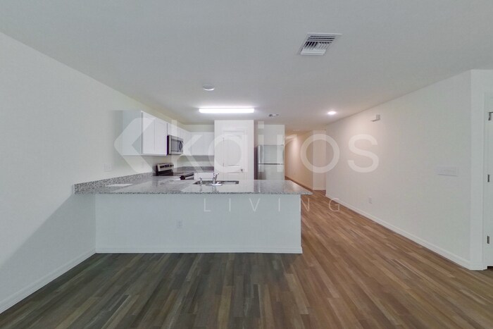 Building Photo - 1128 Hayes Ave S