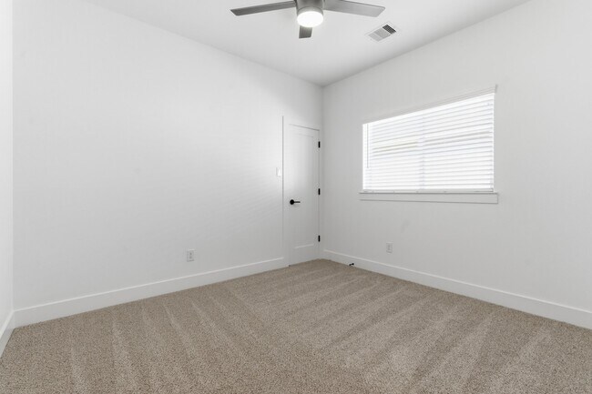 Building Photo - 5227 Sunshine Point